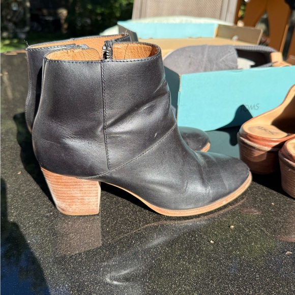 Shoes - Madewell Black Leather Ankle Boots 9.5